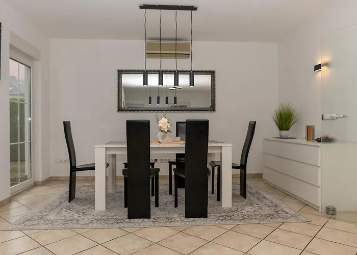 Ganzes Ferienhaus in Leipzig mit Garage und Fußbodenheizung