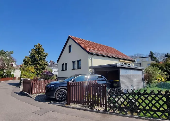 Luxuriös modernisiertes Ferienhaus in See- und Stadtnähe
